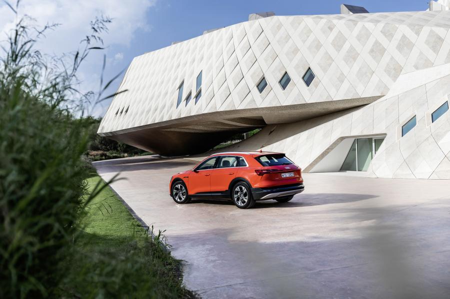  Audi e-tron 55 Quattro 2019 года  (WW) (фото 188 из 452)